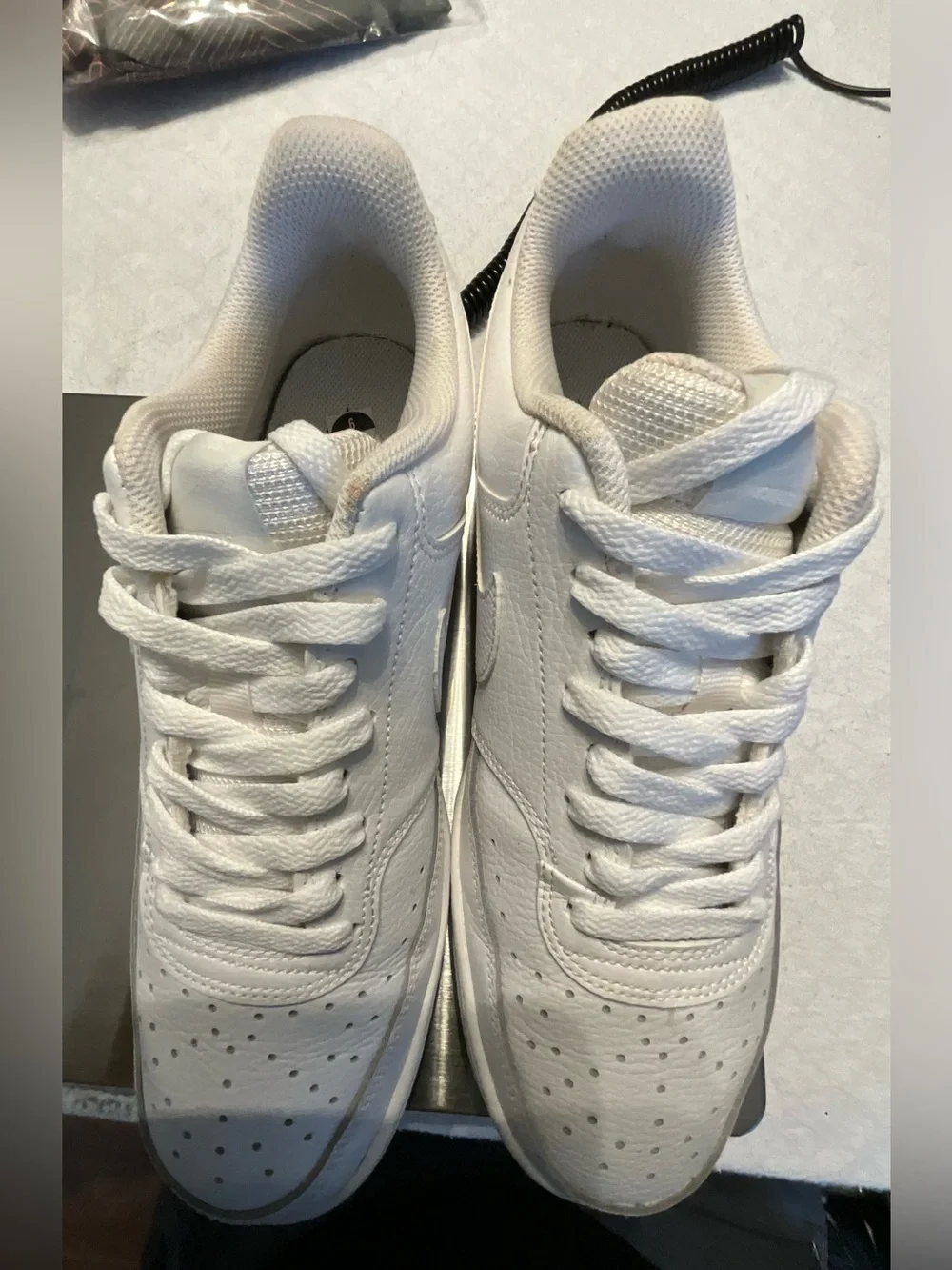 Nike Men's White Low-Top Leather Sneakers